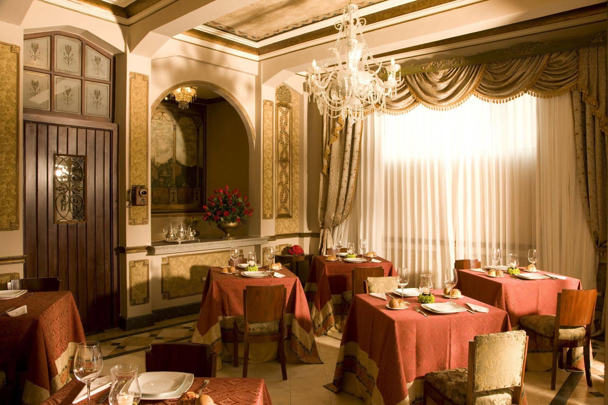 Hotel Boutique Mansion Del Rio جواياكيل المطعم الصورة